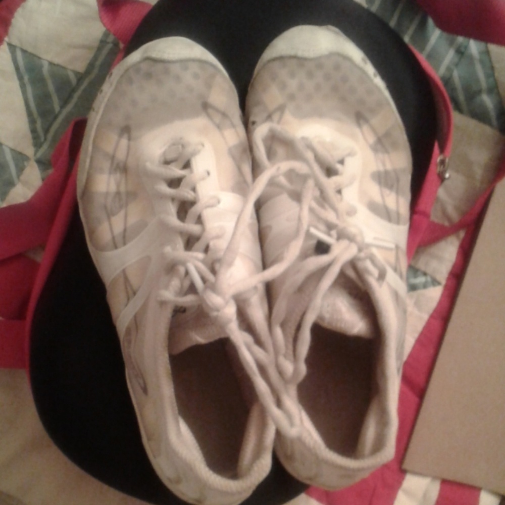 Used Nfinity vengeance cheer shoes size 6